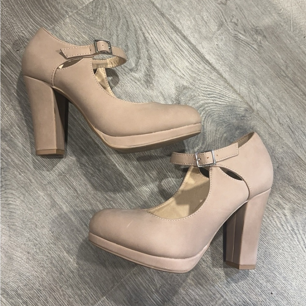 Y Not Mary Jane Pumps